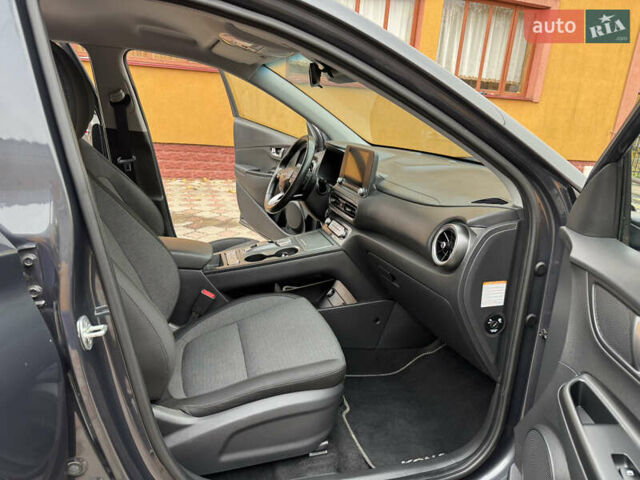 Серый Хендай Kona Electric, объемом двигателя 0 л и пробегом 112 тыс. км за 18999 $, фото 18 на Automoto.ua