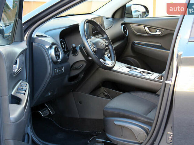 Сірий Хендай Kona Electric, об'ємом двигуна 0 л та пробігом 37 тис. км за 19300 $, фото 36 на Automoto.ua