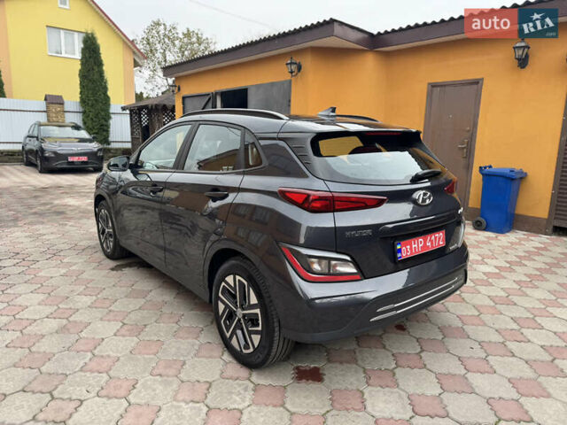 Серый Хендай Kona Electric, объемом двигателя 0 л и пробегом 112 тыс. км за 18499 $, фото 7 на Automoto.ua