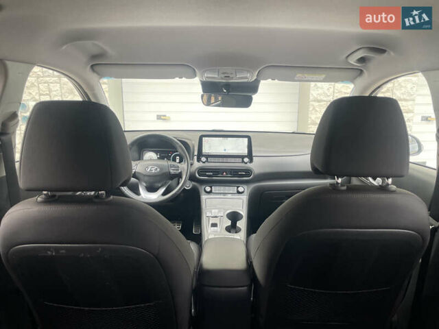 Серый Хендай Kona Electric, объемом двигателя 0 л и пробегом 57 тыс. км за 16790 $, фото 25 на Automoto.ua