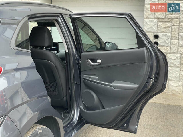 Серый Хендай Kona Electric, объемом двигателя 0 л и пробегом 57 тыс. км за 16790 $, фото 16 на Automoto.ua