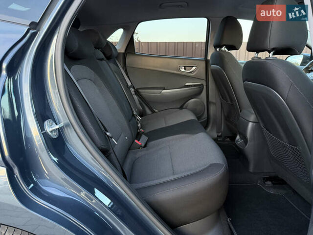 Сірий Хендай Kona Electric, об'ємом двигуна 0 л та пробігом 41 тис. км за 18650 $, фото 36 на Automoto.ua