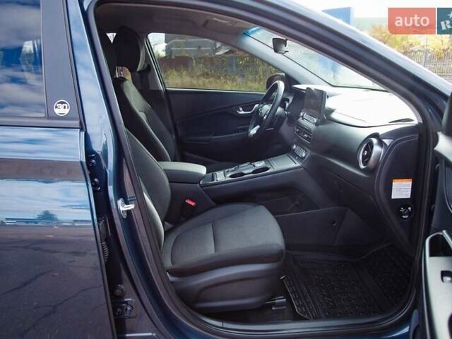 Серый Хендай Kona Electric, объемом двигателя 0 л и пробегом 46 тыс. км за 17950 $, фото 59 на Automoto.ua