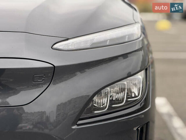 Серый Хендай Kona Electric, объемом двигателя 0 л и пробегом 50 тыс. км за 18500 $, фото 25 на Automoto.ua