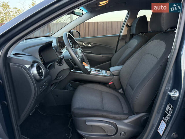 Сірий Хендай Kona Electric, об'ємом двигуна 0 л та пробігом 41 тис. км за 18650 $, фото 21 на Automoto.ua