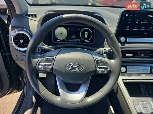 Серый Хендай Kona Electric, объемом двигателя 0 л и пробегом 31 тыс. км за 15000 $, фото 8 на Automoto.ua