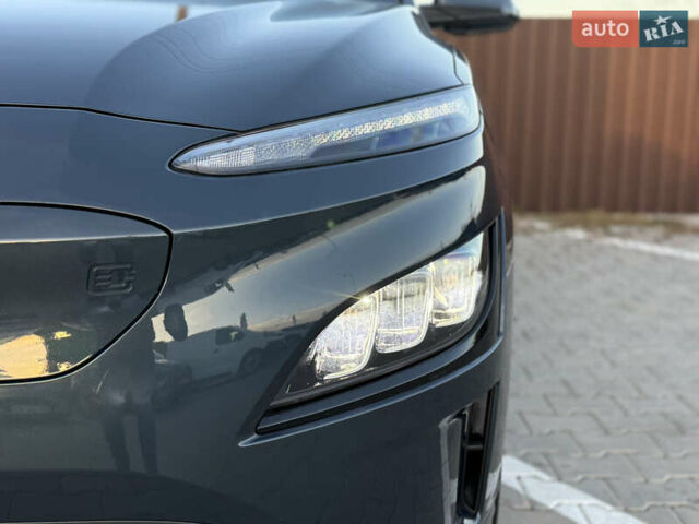 Сірий Хендай Kona Electric, об'ємом двигуна 0 л та пробігом 41 тис. км за 18650 $, фото 8 на Automoto.ua