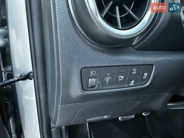 Серый Хендай Kona Electric, объемом двигателя 0 л и пробегом 55 тыс. км за 22000 $, фото 20 на Automoto.ua