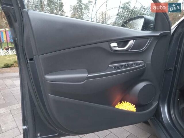 Сірий Хендай Kona Electric, об'ємом двигуна 0 л та пробігом 59 тис. км за 16890 $, фото 34 на Automoto.ua