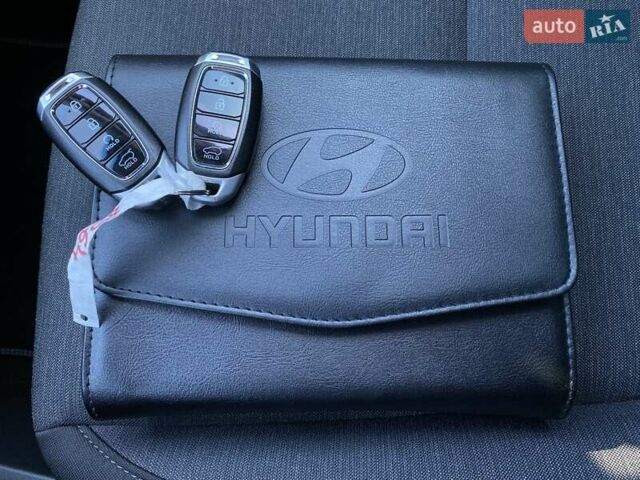 Серый Хендай Kona Electric, объемом двигателя 0 л и пробегом 115 тыс. км за 20600 $, фото 44 на Automoto.ua