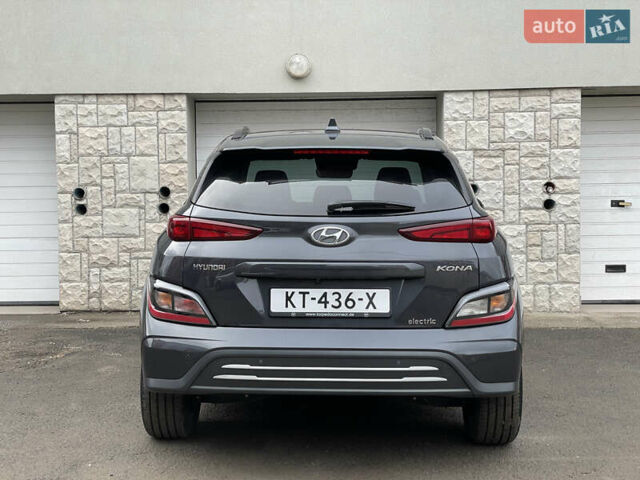 Серый Хендай Kona Electric, объемом двигателя 0 л и пробегом 57 тыс. км за 16790 $, фото 7 на Automoto.ua