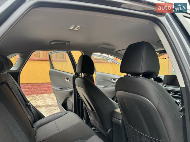 Серый Хендай Kona Electric, объемом двигателя 0 л и пробегом 112 тыс. км за 18499 $, фото 17 на Automoto.ua