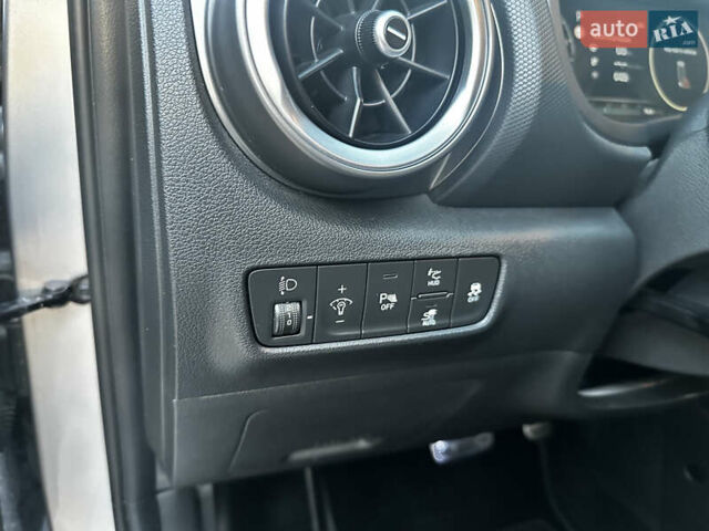 Серый Хендай Kona Electric, объемом двигателя 0 л и пробегом 55 тыс. км за 23500 $, фото 17 на Automoto.ua