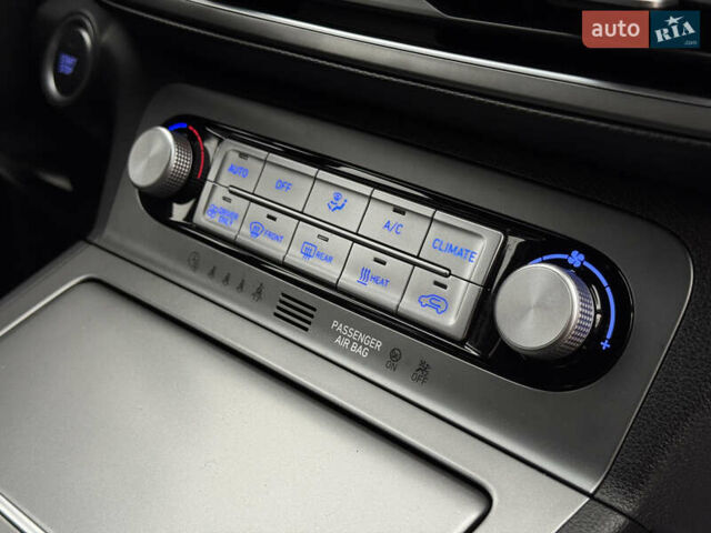 Серый Хендай Kona Electric, объемом двигателя 0 л и пробегом 50 тыс. км за 18500 $, фото 41 на Automoto.ua