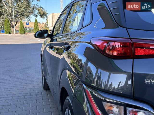 Сірий Хендай Kona Electric, об'ємом двигуна 0 л та пробігом 106 тис. км за 18650 $, фото 10 на Automoto.ua