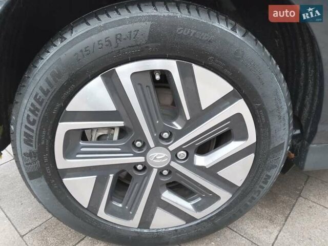 Сірий Хендай Kona Electric, об'ємом двигуна 0 л та пробігом 59 тис. км за 16890 $, фото 57 на Automoto.ua