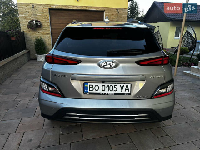 Серый Хендай Kona Electric, объемом двигателя 0 л и пробегом 55 тыс. км за 23500 $, фото 5 на Automoto.ua