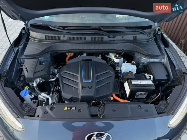 Сірий Хендай Kona Electric, об'ємом двигуна 0 л та пробігом 41 тис. км за 18650 $, фото 38 на Automoto.ua
