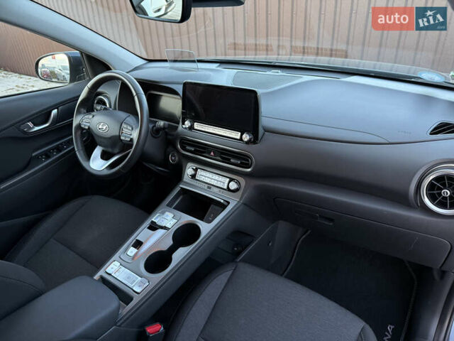 Сірий Хендай Kona Electric, об'ємом двигуна 0 л та пробігом 41 тис. км за 18650 $, фото 33 на Automoto.ua