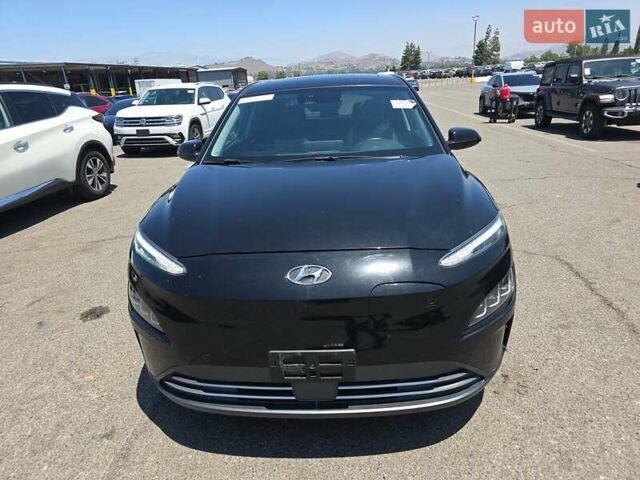 Серый Хендай Kona Electric, объемом двигателя 0 л и пробегом 31 тыс. км за 15000 $, фото 1 на Automoto.ua