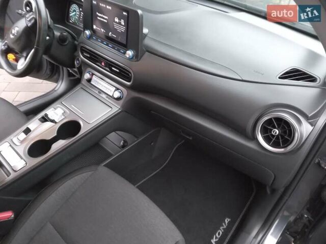 Сірий Хендай Kona Electric, об'ємом двигуна 0 л та пробігом 59 тис. км за 16890 $, фото 46 на Automoto.ua