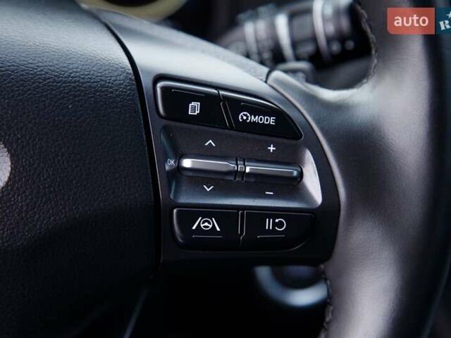 Серый Хендай Kona Electric, объемом двигателя 0 л и пробегом 46 тыс. км за 17950 $, фото 47 на Automoto.ua