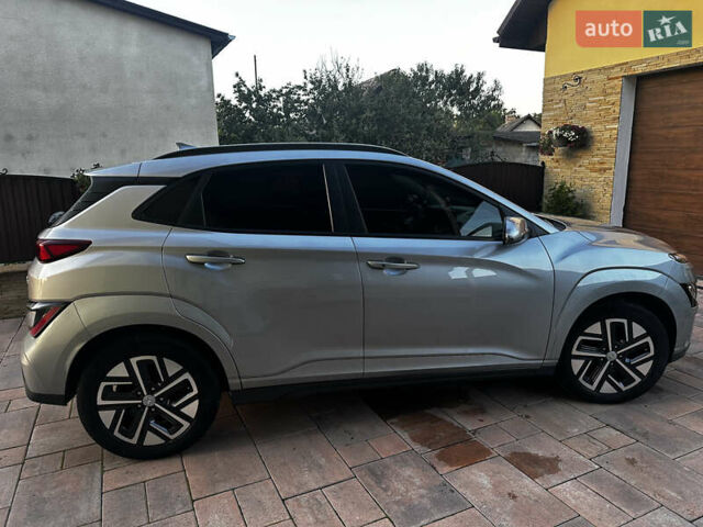 Серый Хендай Kona Electric, объемом двигателя 0 л и пробегом 55 тыс. км за 23500 $, фото 7 на Automoto.ua