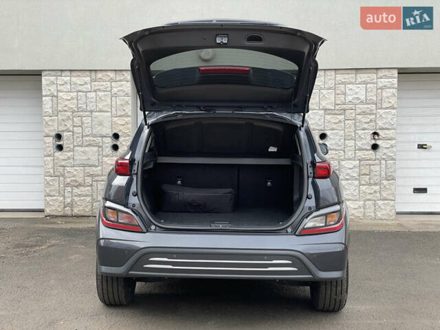 Серый Хендай Kona Electric, объемом двигателя 0 л и пробегом 57 тыс. км за 16790 $, фото 8 на Automoto.ua