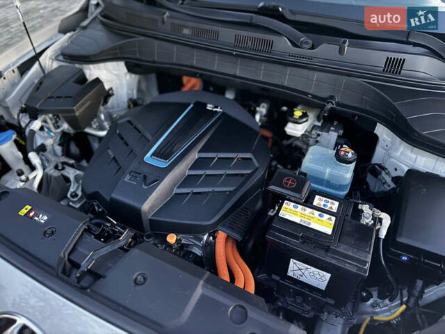 Серый Хендай Kona Electric, объемом двигателя 0 л и пробегом 80 тыс. км за 20700 $, фото 85 на Automoto.ua