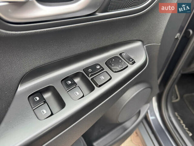 Сірий Хендай Kona Electric, об'ємом двигуна 0 л та пробігом 112 тис. км за 18999 $, фото 11 на Automoto.ua