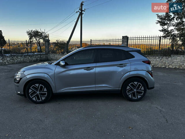 Серый Хендай Kona Electric, объемом двигателя 0 л и пробегом 55 тыс. км за 22000 $, фото 7 на Automoto.ua