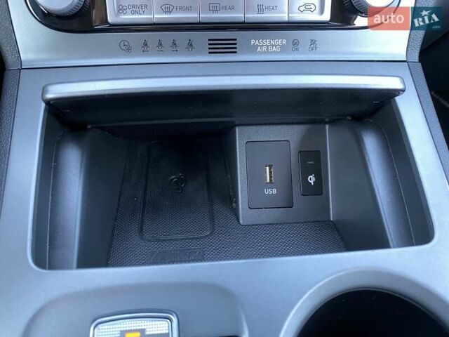 Серый Хендай Kona Electric, объемом двигателя 0 л и пробегом 115 тыс. км за 20600 $, фото 6 на Automoto.ua