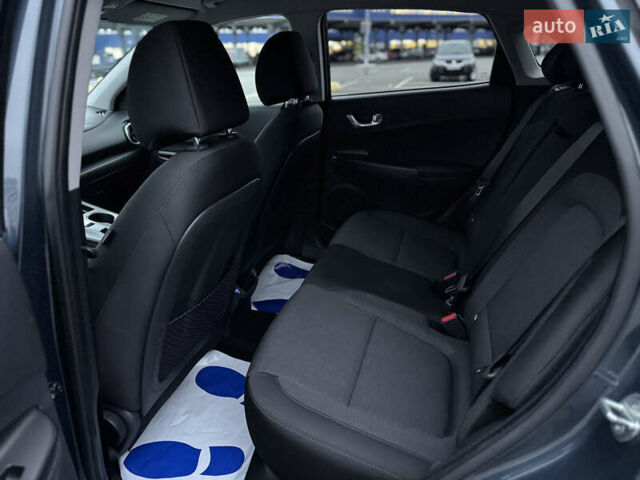 Сірий Хендай Kona Electric, об'ємом двигуна 0 л та пробігом 55 тис. км за 18500 $, фото 43 на Automoto.ua