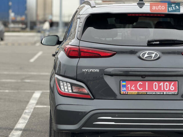 Серый Хендай Kona Electric, объемом двигателя 0 л и пробегом 50 тыс. км за 18500 $, фото 27 на Automoto.ua