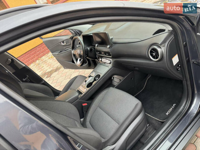 Сірий Хендай Kona Electric, об'ємом двигуна 0 л та пробігом 112 тис. км за 18999 $, фото 19 на Automoto.ua