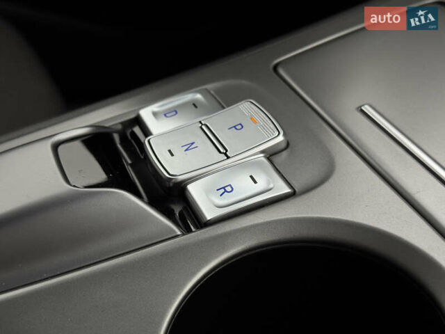 Серый Хендай Kona Electric, объемом двигателя 0 л и пробегом 50 тыс. км за 18500 $, фото 40 на Automoto.ua