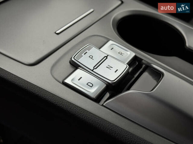 Серый Хендай Kona Electric, объемом двигателя 0 л и пробегом 50 тыс. км за 18500 $, фото 35 на Automoto.ua