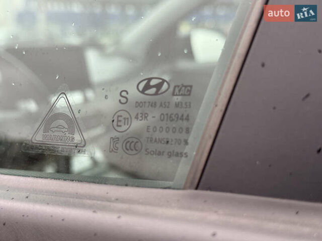 Серый Хендай Kona Electric, объемом двигателя 0 л и пробегом 50 тыс. км за 18500 $, фото 70 на Automoto.ua