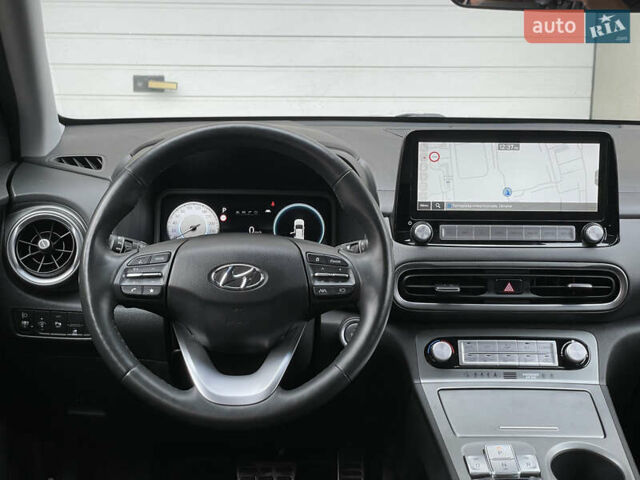 Серый Хендай Kona Electric, объемом двигателя 0 л и пробегом 57 тыс. км за 16790 $, фото 22 на Automoto.ua