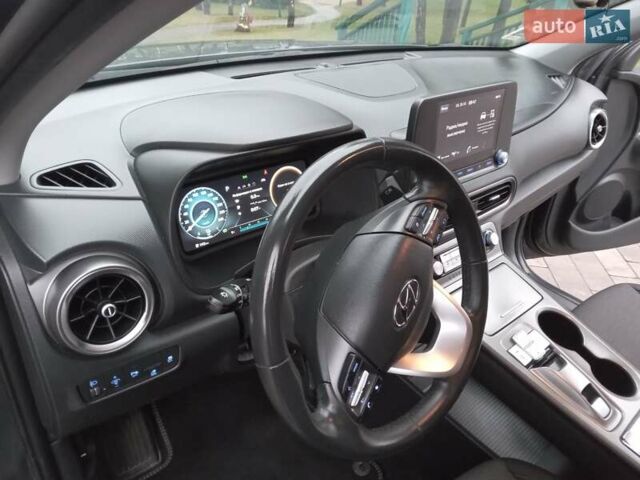 Сірий Хендай Kona Electric, об'ємом двигуна 0 л та пробігом 59 тис. км за 16890 $, фото 48 на Automoto.ua