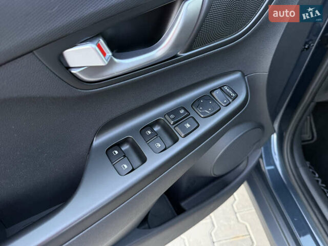 Сірий Хендай Kona Electric, об'ємом двигуна 0 л та пробігом 41 тис. км за 18650 $, фото 24 на Automoto.ua