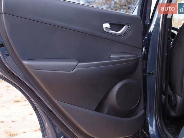 Серый Хендай Kona Electric, объемом двигателя 0 л и пробегом 46 тыс. км за 17950 $, фото 64 на Automoto.ua