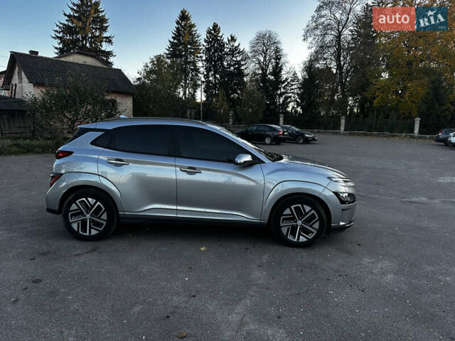 Серый Хендай Kona Electric, объемом двигателя 0 л и пробегом 55 тыс. км за 22000 $, фото 6 на Automoto.ua