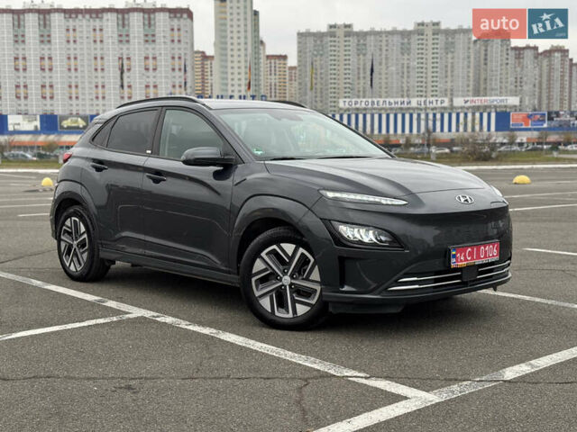 Серый Хендай Kona Electric, объемом двигателя 0 л и пробегом 50 тыс. км за 18500 $, фото 1 на Automoto.ua