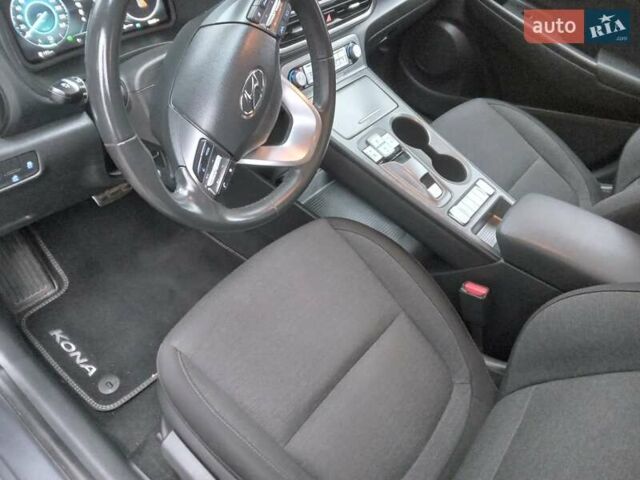 Сірий Хендай Kona Electric, об'ємом двигуна 0 л та пробігом 59 тис. км за 16890 $, фото 45 на Automoto.ua