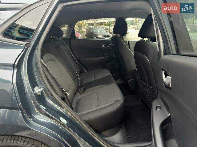 Сірий Хендай Kona Electric, об'ємом двигуна 0 л та пробігом 48 тис. км за 17500 $, фото 3 на Automoto.ua