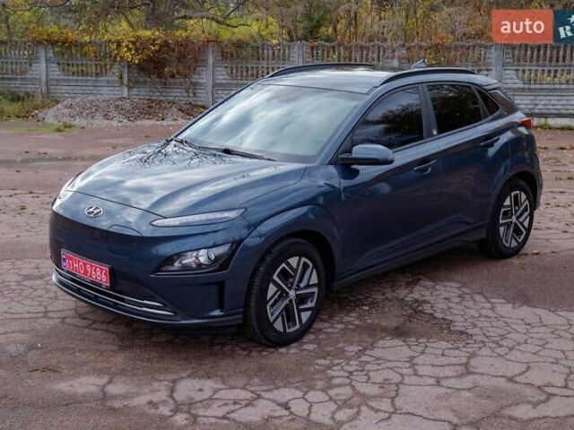 Серый Хендай Kona Electric, объемом двигателя 0 л и пробегом 46 тыс. км за 17950 $, фото 3 на Automoto.ua