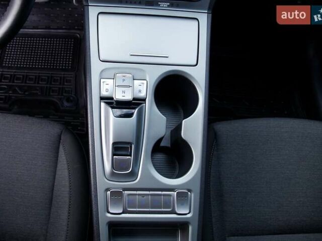 Серый Хендай Kona Electric, объемом двигателя 0 л и пробегом 46 тыс. км за 17950 $, фото 52 на Automoto.ua