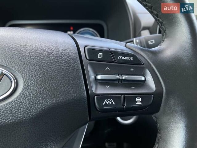 Серый Хендай Kona Electric, объемом двигателя 0 л и пробегом 115 тыс. км за 20600 $, фото 5 на Automoto.ua