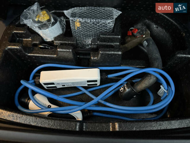 Сірий Хендай Kona Electric, об'ємом двигуна 0 л та пробігом 55 тис. км за 18500 $, фото 46 на Automoto.ua